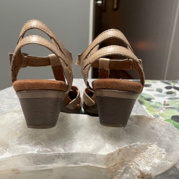 Rockport women shoes, sandal, tan leather. Size 7 - Picture 4 of 6